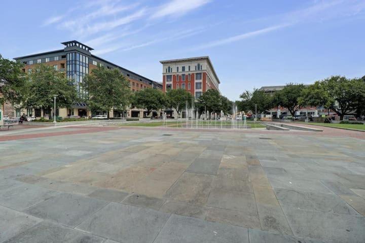 Lush Savannah Loft - Near Plant Riverside District Esterno foto