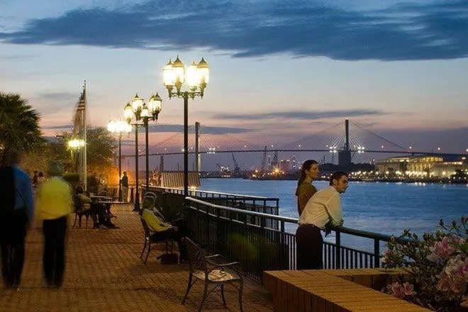 Lush Savannah Loft - Near Plant Riverside District Esterno foto